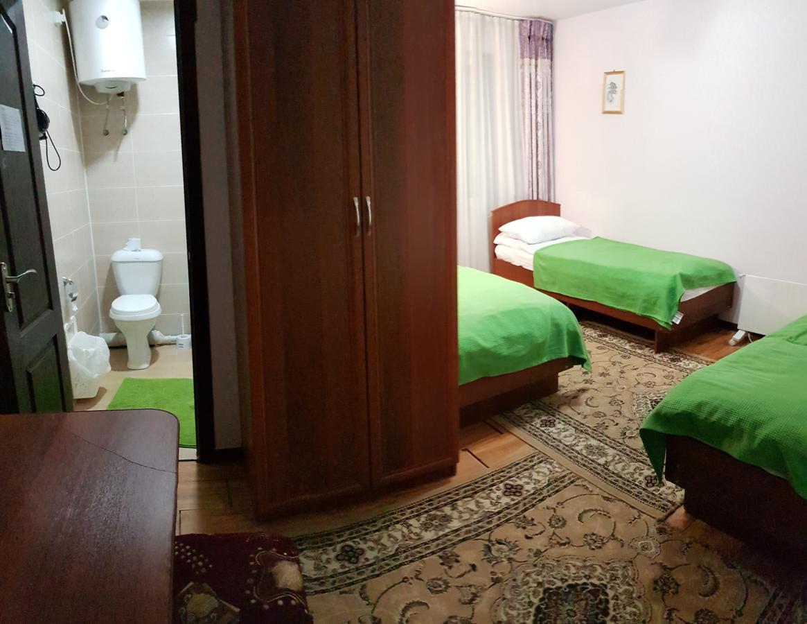 Park Hotel&Hostel Karakol Extérieur photo