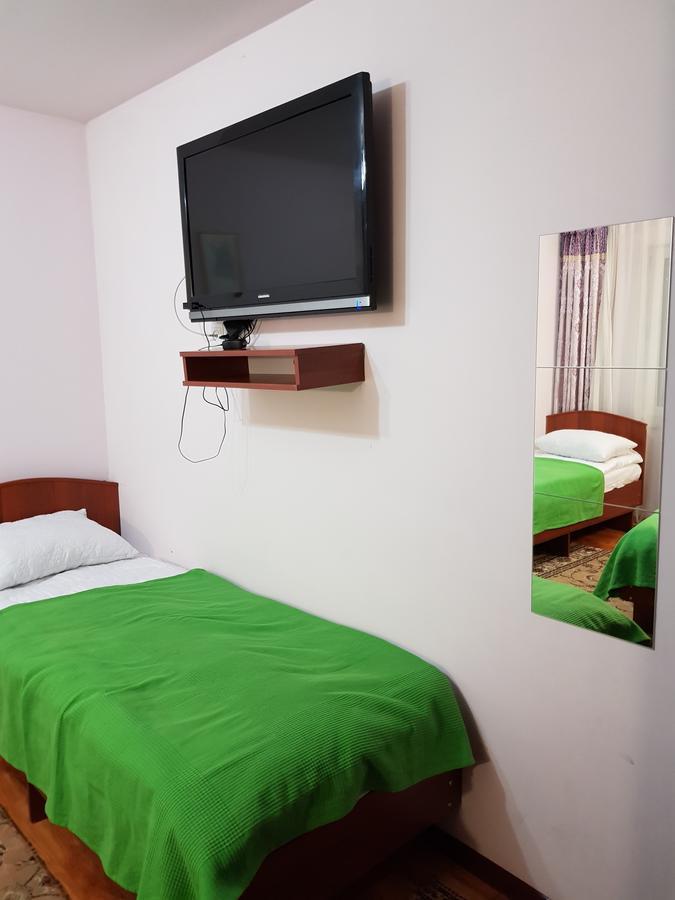 Park Hotel&Hostel Karakol Extérieur photo