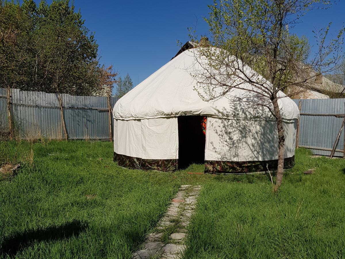 Park Hotel&Hostel Karakol Extérieur photo