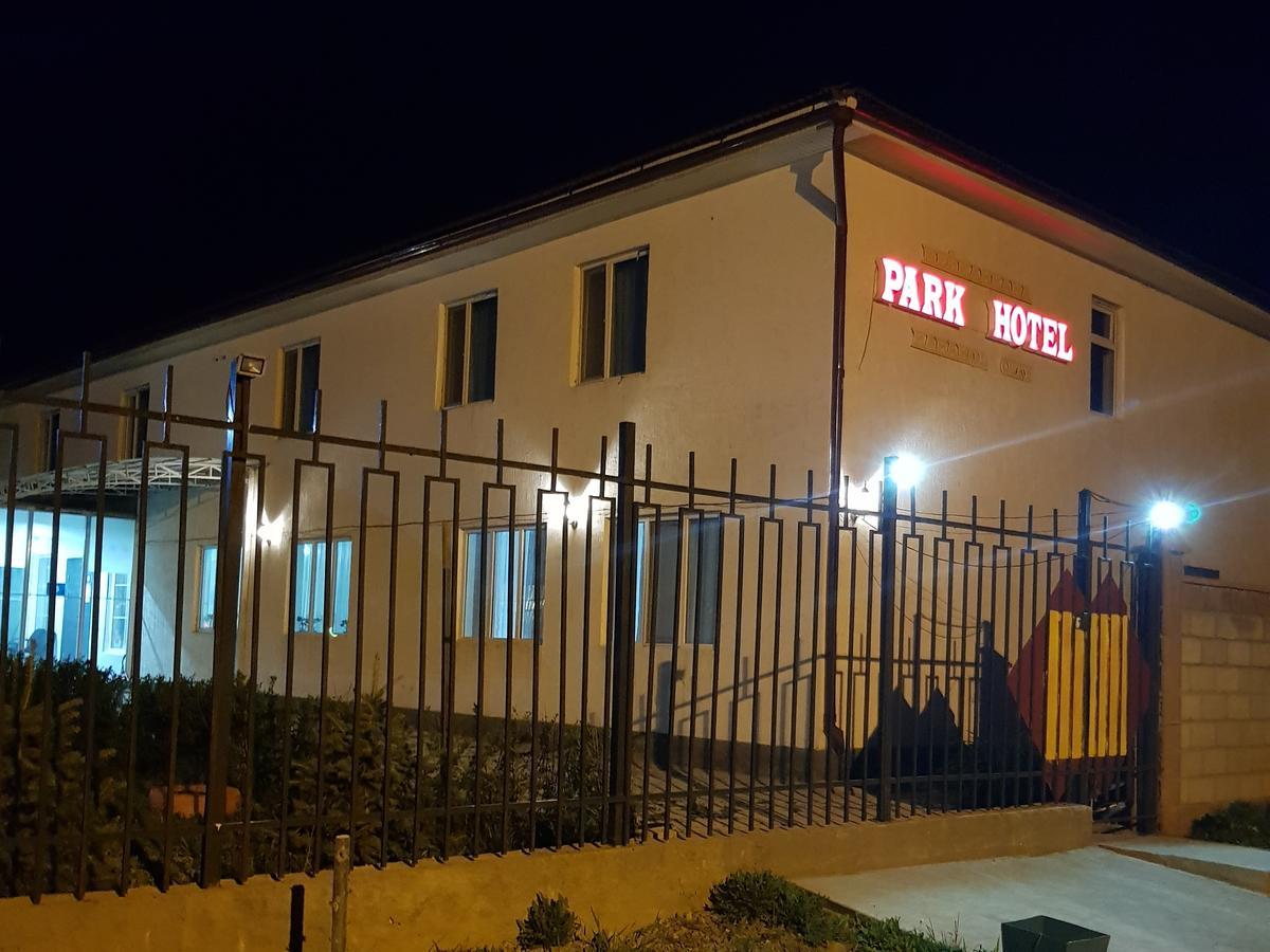 Park Hotel&Hostel Karakol Extérieur photo